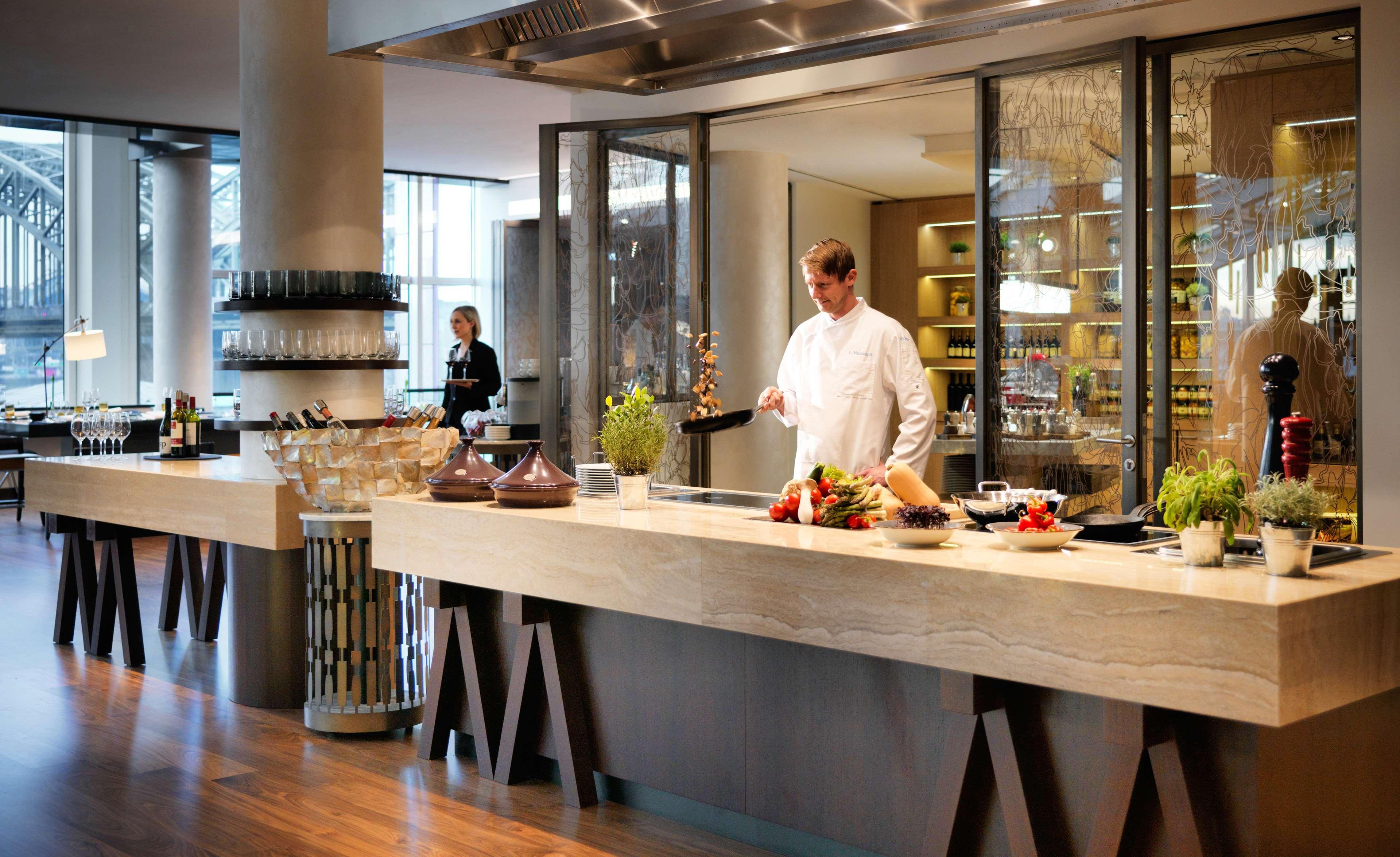 מלון Hyatt Regency Koeln מראה חיצוני תמונה The kitchen at the restaurant