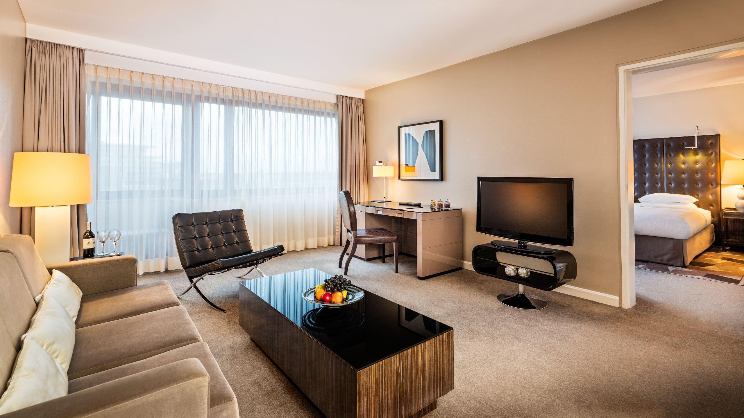 מלון Hyatt Regency Koeln מראה חיצוני תמונה A suite at the InterContinental Berlin