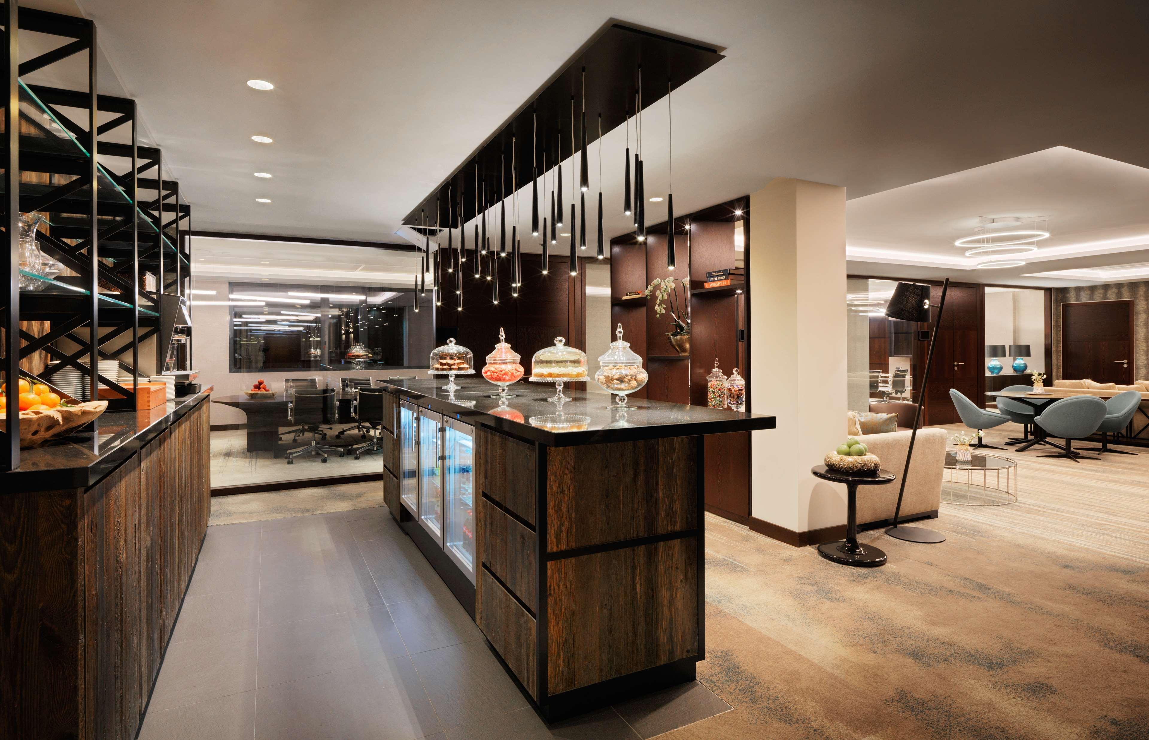 מלון Hyatt Regency Koeln מראה חיצוני תמונה The Club at London Heathrow Airport